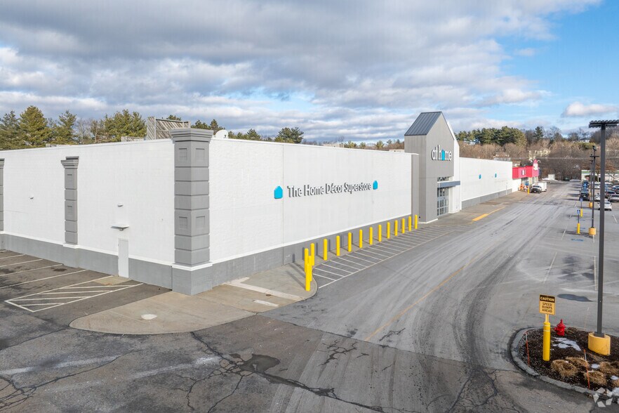 More Photos Of 571 Boston Tpke, Shrewsbury Storefront For Lease