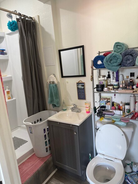 More Photos Of 104 W Main St, Floris Apartments For Sale