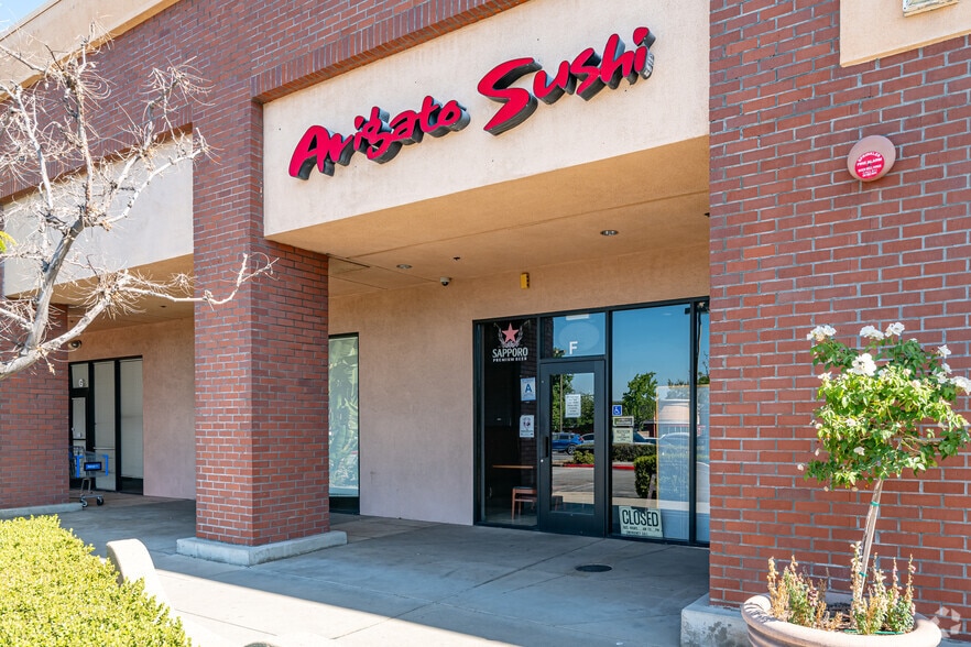 More Photos Of 121 W Foothill Blvd, Upland Restaurant For Lease