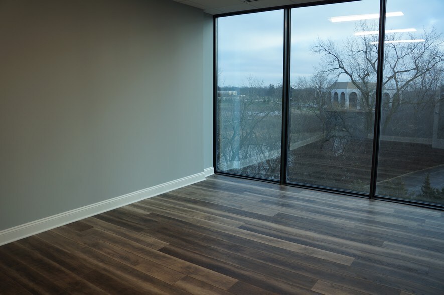 More Photos Of 600 Enterprise Dr, Oak Brook Medical For Lease