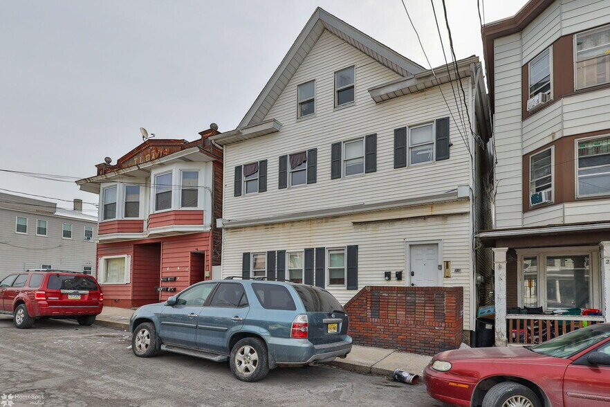 Primary Photo Of 214-216 W Ridge St, Lansford Apartments For Sale