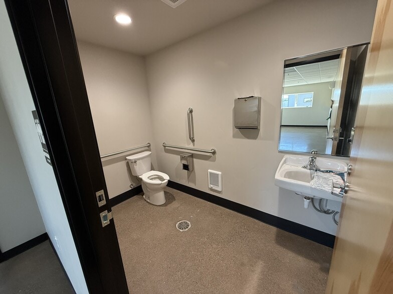 More Photos Of 20723 Brinson Blvd, Bend Light Manufacturing For Lease