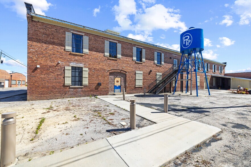 More Photos Of 122 E Laurel St, Mullins Industrial For Sale