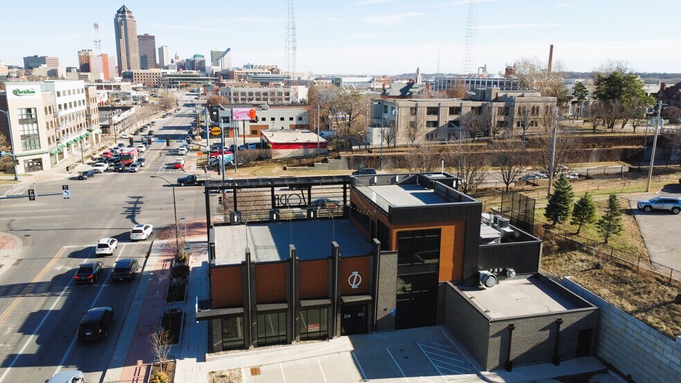 More Photos Of 2120 Ingersoll Ave, Des Moines Restaurant For Lease