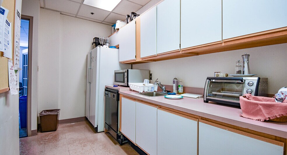 More Photos Of 112 S West St, Alexandria Office For Sale
