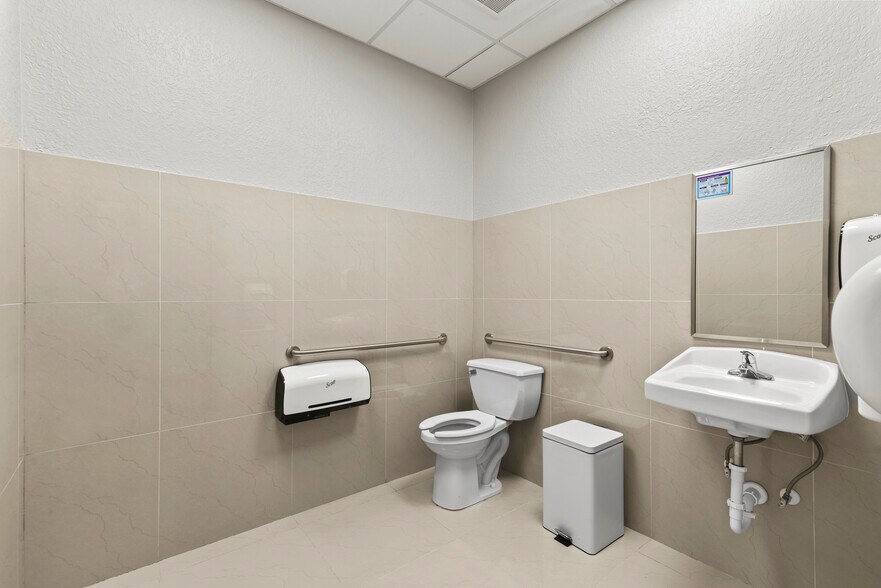 More Photos Of 431 N Kirkman Rd, Orlando Medical For Lease