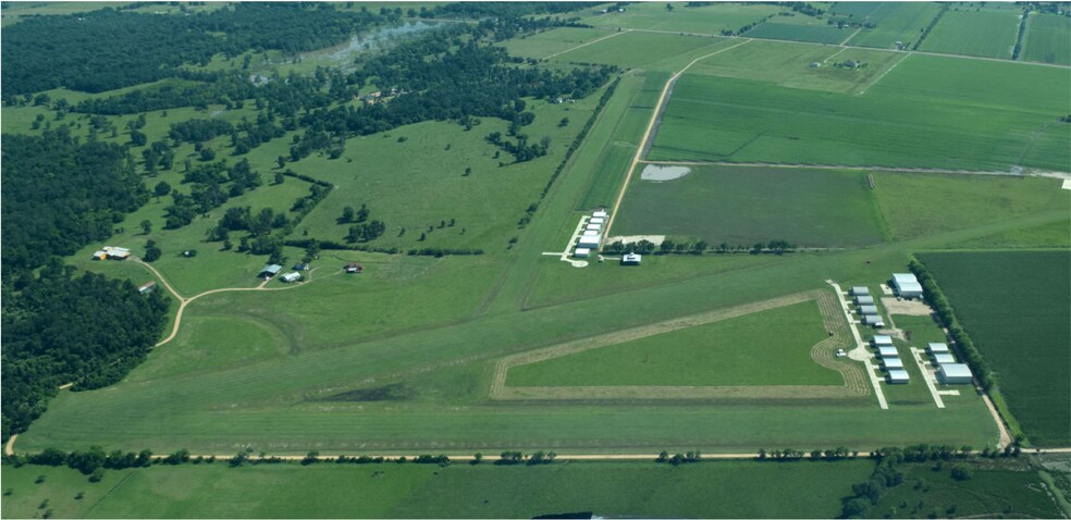 More Photos Of 4695 Gloster Ln, Sealy Airport For Sale