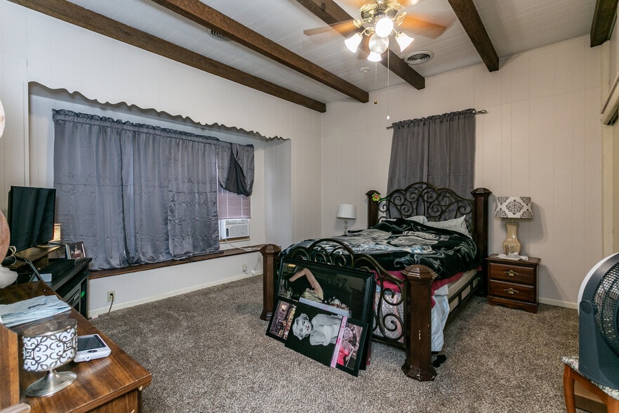 More Photos Of 105 S Jefferson St, Millstadt Storefront For Sale