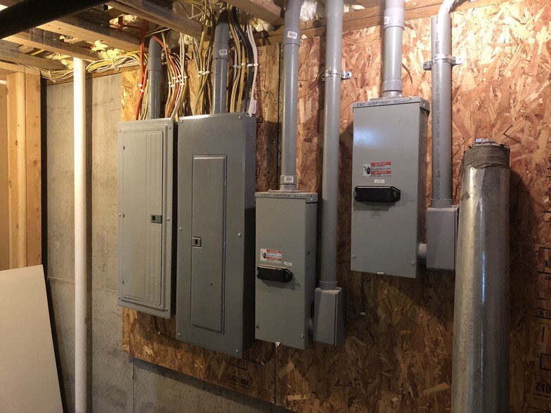 More Photos Of 299 Prairie Dr, Stanley Office For Sale