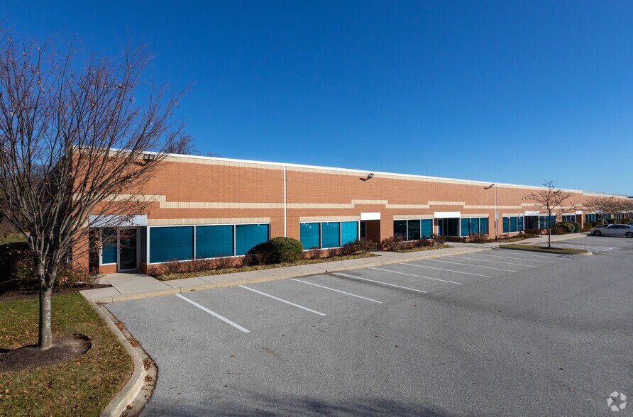 More Photos Of 11820-11860 W Market Pl, Fulton Unknown For Lease