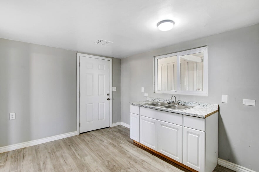 More Photos Of 8926 Arlington Ave, Riverside Office Residential For Lease