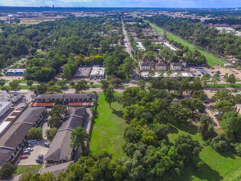 More Photos Of 2818 W TC Jester Blvd, Houston Land For Sale