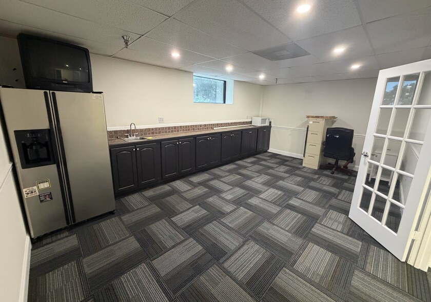 More Photos Of 108 Commerce St, Lake Mary Research And Development For Lease