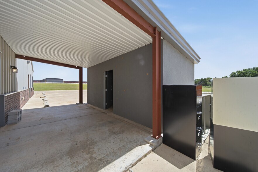 More Photos Of 370690 E Old Highway 64, Cleveland Office For Sale