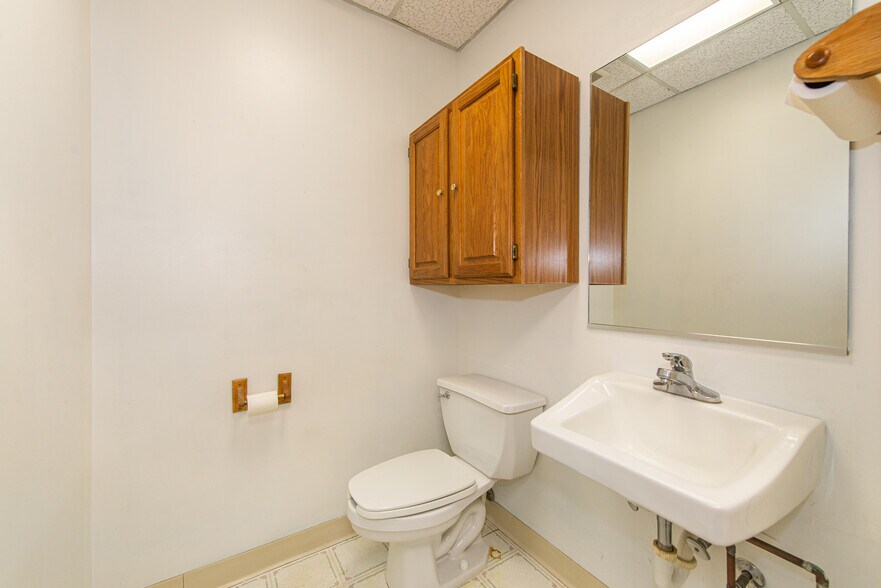 More Photos Of 59 E Mill Rd, Long Valley Office For Sale