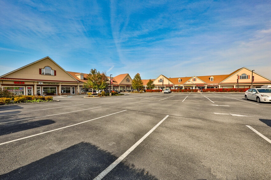 More Photos Of 850 Golden Dr, Blandon Unknown For Lease