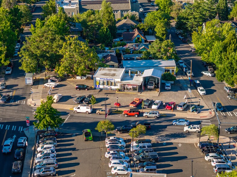 More Photos Of 75 Lithia Way, Ashland Service Station For Sale
