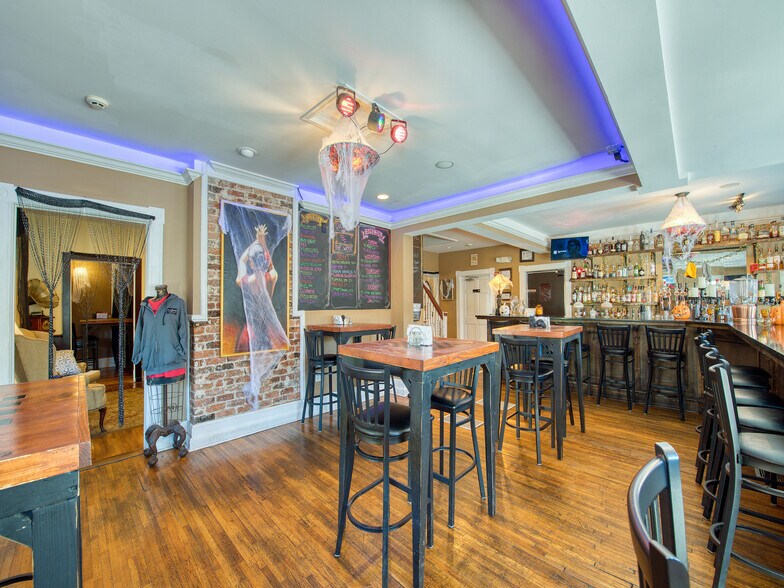 More Photos Of 553 W Main St, Sylva Restaurant For Lease