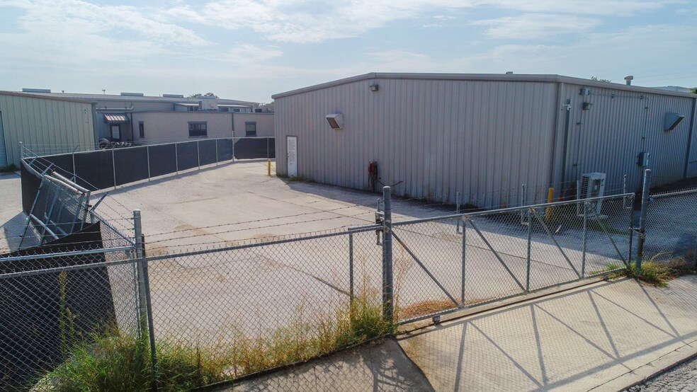 More Photos Of 4711 Broom St, San Antonio Warehouse For Lease