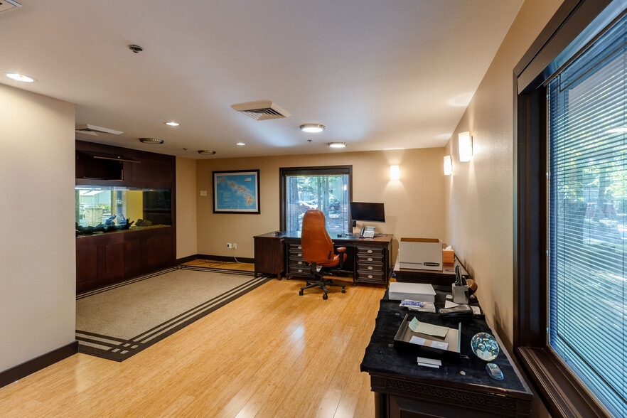 More Photos Of 4309 SW Oakridge Rd, Lake Oswego Medical For Sale