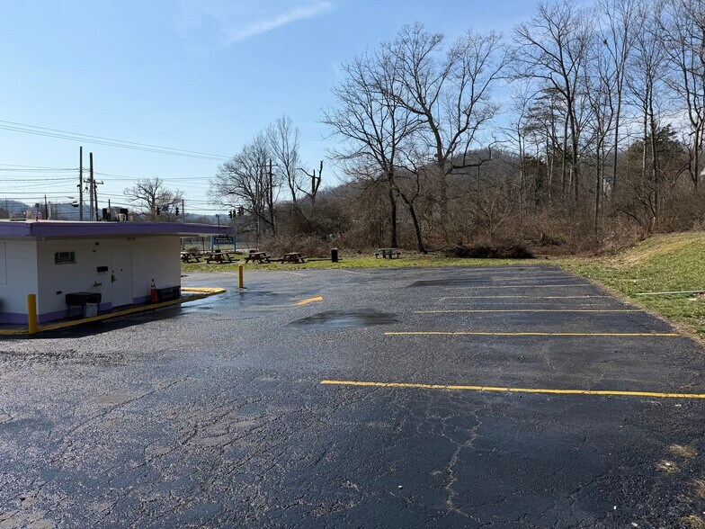 More Photos Of 3024 Madison Ave, Latonia Freestanding For Sale
