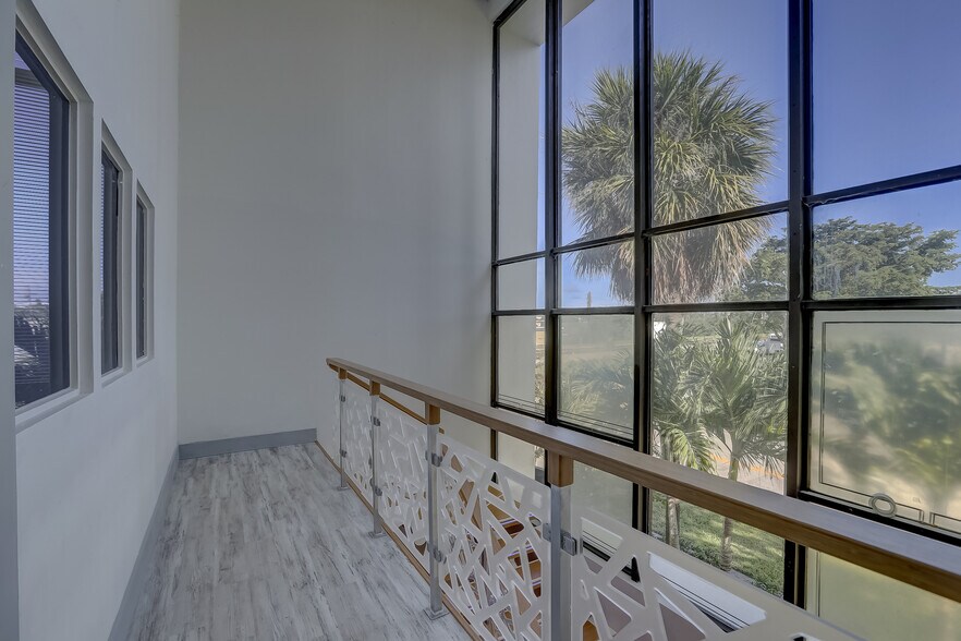 More Photos Of 2115-2145 SW 2nd Ave, Fort Lauderdale Showroom For Sale