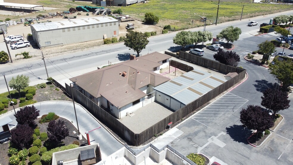 More Photos Of 311 Nestles Rd, Soledad Veterinarian Kennel For Sale