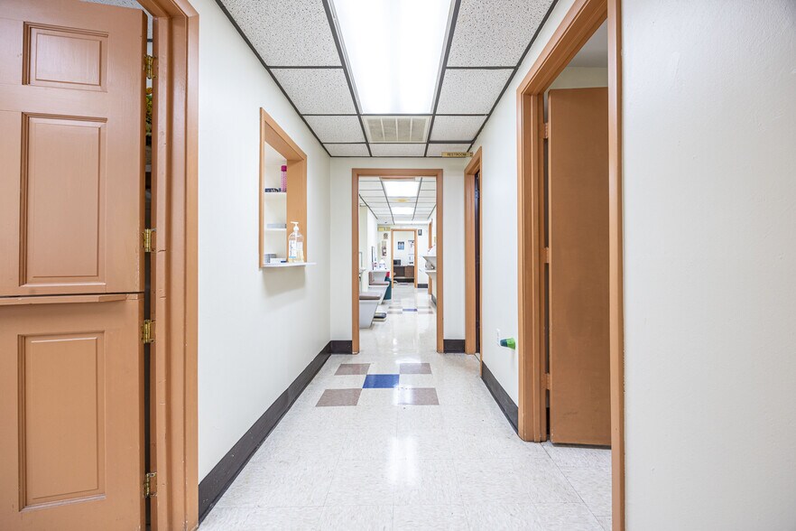 More Photos Of 1226 SW Main Blvd, Lake City Medical For Sale