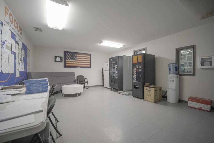 More Photos Of 808 Bob White Rd, Victoria Warehouse For Sale