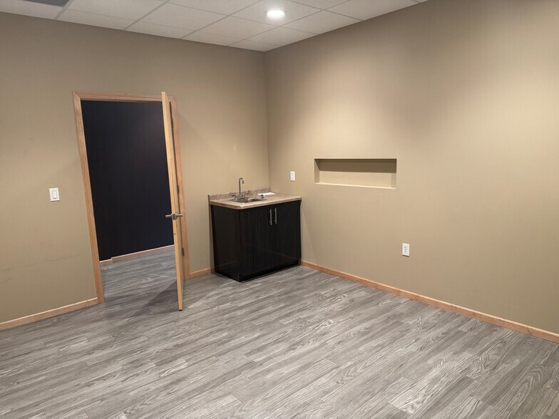 More Photos Of 2106 Schofield Ave, Schofield Office For Lease