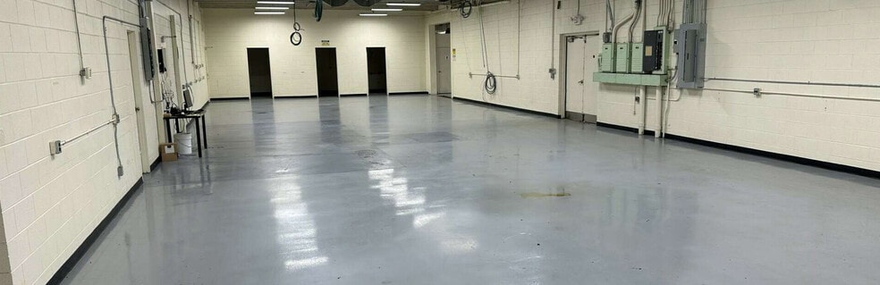 More Photos Of 157 Industrial Dr, King Warehouse For Lease