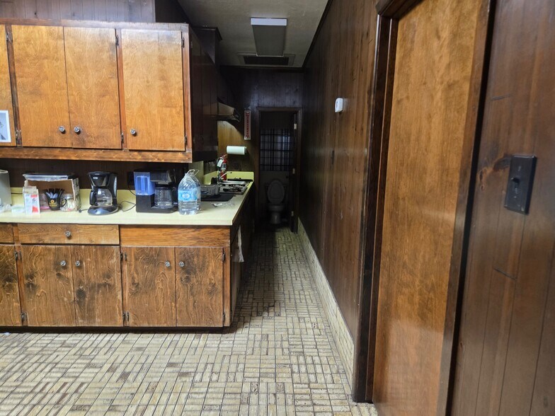 More Photos Of 658 Omaha Dr, Corpus Christi Industrial For Sale