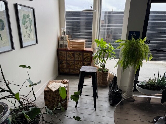 More Photos Of 407-413 E 19th St, Bakersfield Storefront For Sale