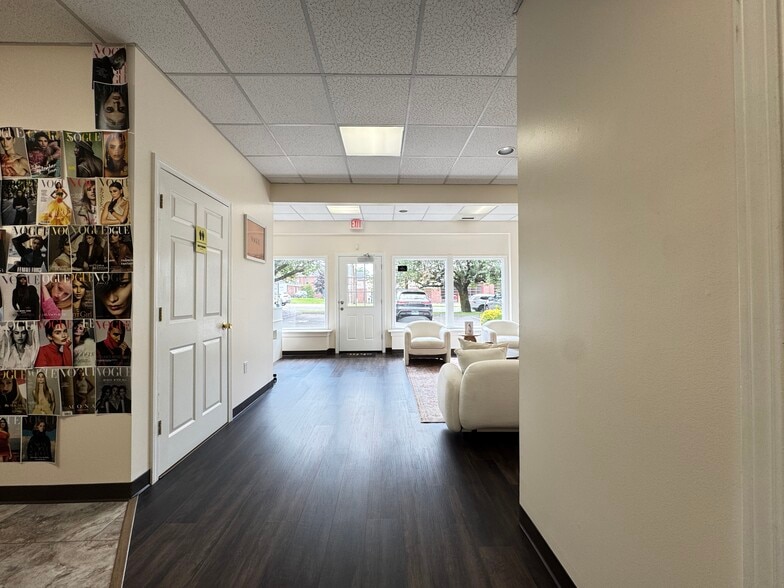 More Photos Of 10 Broadway, North Haven Storefront Retail Office For Lease