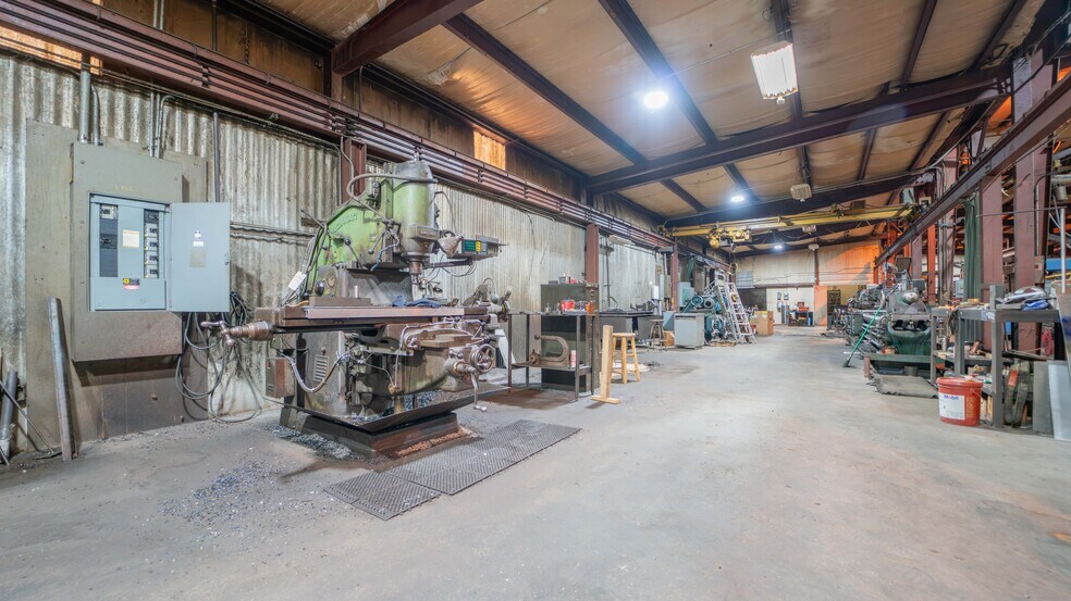 More Photos Of 1019 E Summit St, Crown Point Warehouse For Sale