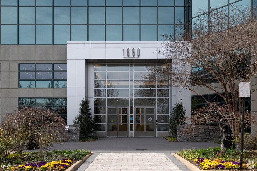 More Photos Of 1660 International Dr, McLean Office For Lease