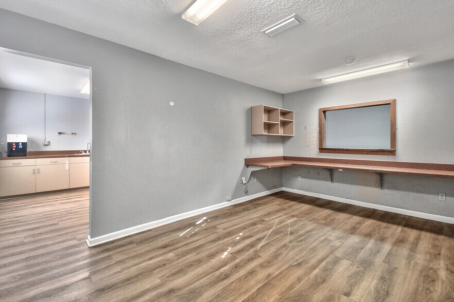 More Photos Of 2968 Rainbow Rd, Jacksonville Medical For Lease