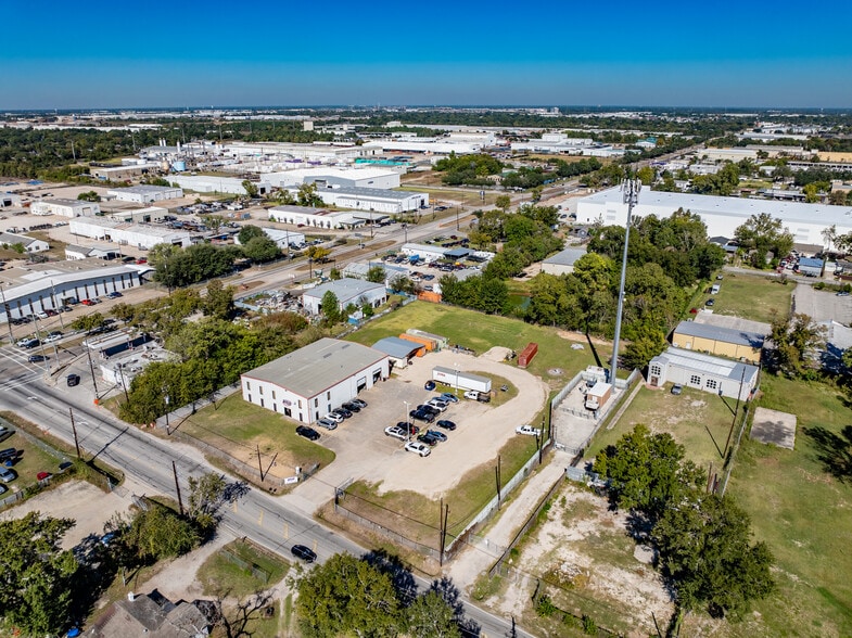 More Photos Of 7150 Breen Dr, Houston Warehouse For Sale