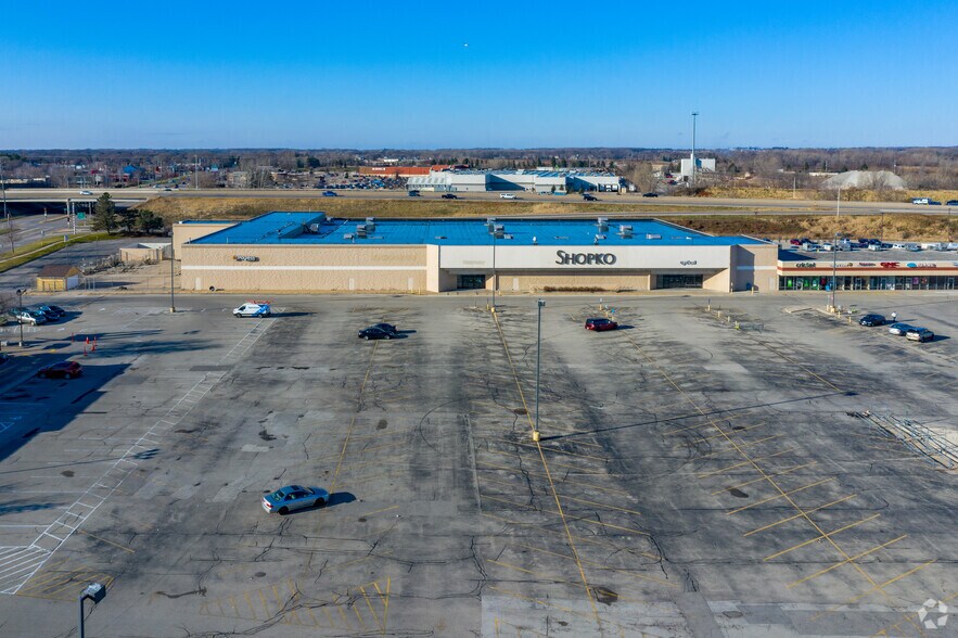 More Photos Of 699 S Green Bay Rd, Neenah Unknown For Lease