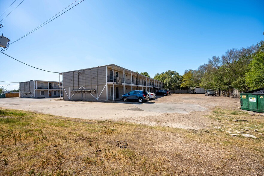 More Photos Of 5111 Interstate 35 N, Waco Apartments For Sale