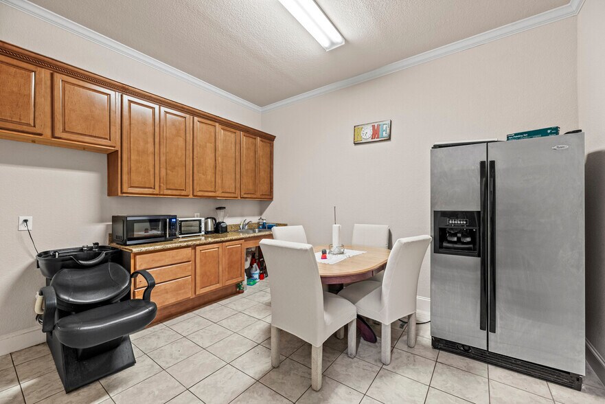 More Photos Of 1840 Snake River Rd, Katy Medical For Sale