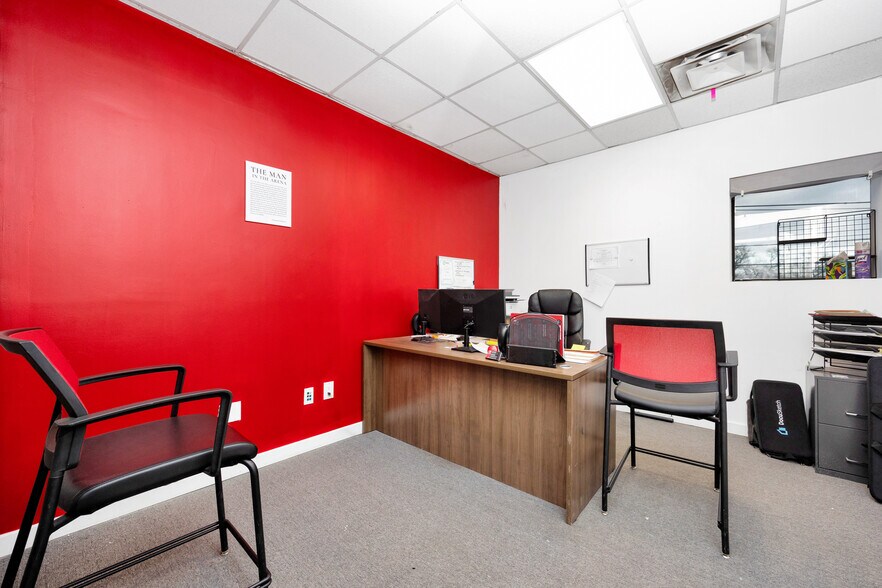 More Photos Of 429 W Main St, Patchogue Freestanding For Lease