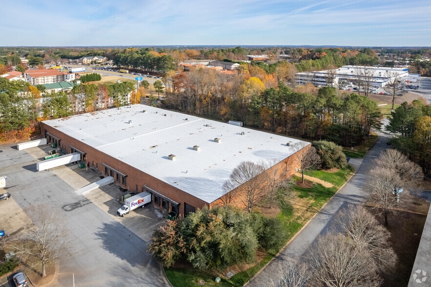More Photos Of 5425 Peachtree Industrial Blvd, Peachtree Corners Distribution For Lease