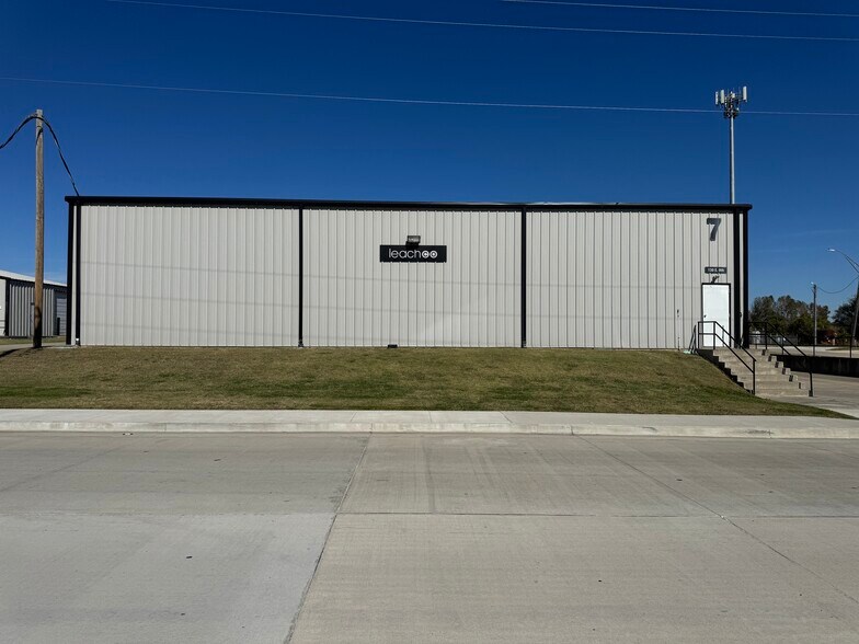 More Photos Of 130 E 9th St, Ada Warehouse For Lease