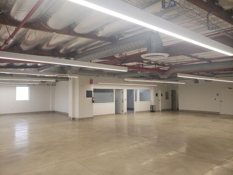 More Photos Of 1020 Chestnut St, Burbank Light Distribution For Lease