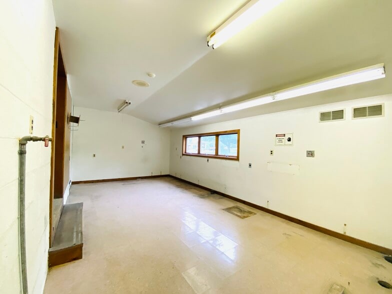 More Photos Of 915 N Hanover St, Elizabethtown Medical For Sale