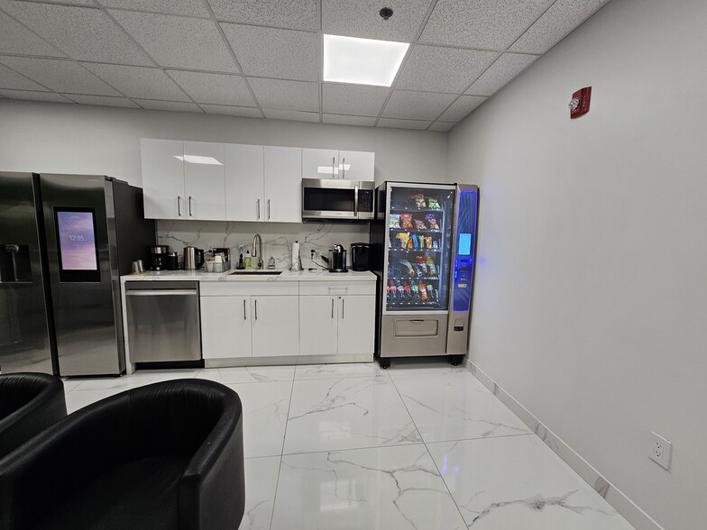More Photos Of 12550 Biscayne Blvd, North Miami Medical For Sale