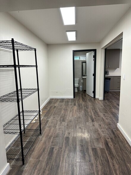 More Photos Of 2144 Kauhana St, Honolulu Storefront Retail Office For Lease