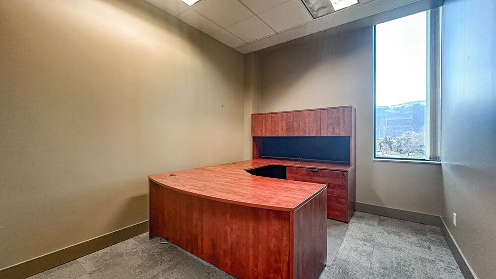 More Photos Of 1060 Manhattan Dr, Kelowna Office For Lease
