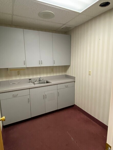 More Photos Of 125 Strawberry Hill Ave, Stamford Medical For Sale